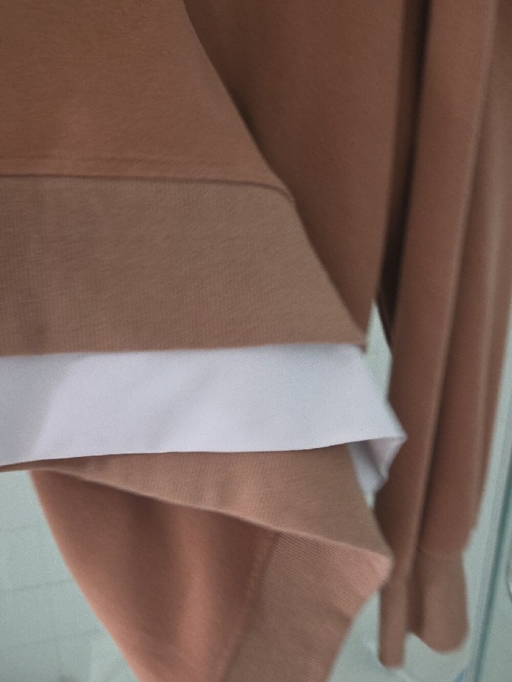 chic Tan Crewneck Sweatshirt with White Layered Hem - Picture 4 of 9
